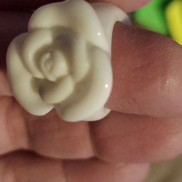 Vintage Jewelry Vintage Bakelite Midcentury Ivory Camelia Ring Euc